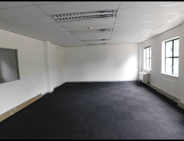 525M² OFFICE TO LET IN HYDE PARK